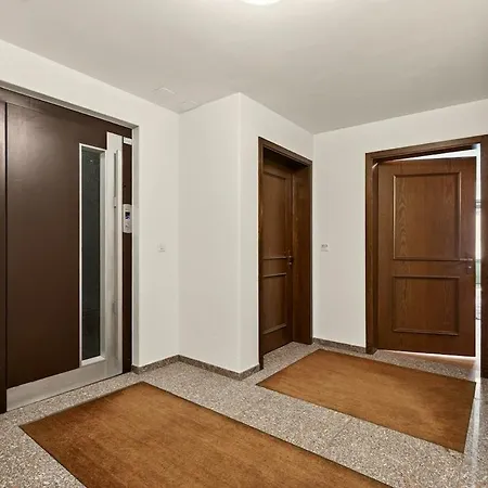 Luxury Monolocale Dorf Via Stredas Санкт-Мориц